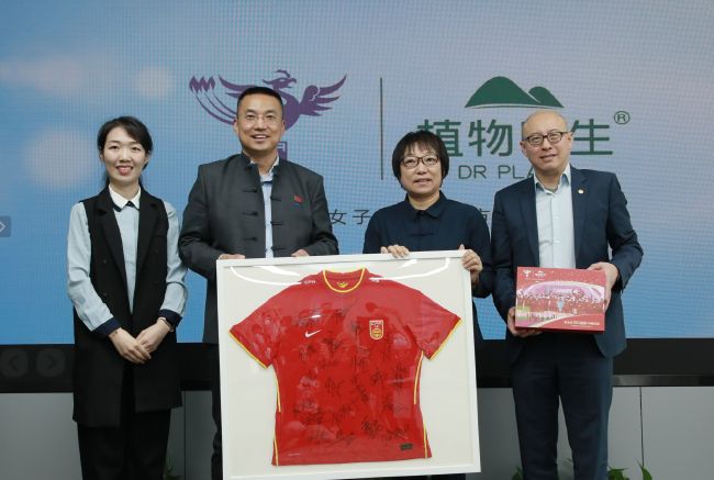 由蒂姆;波顿执导，《变形金刚》系列、《万能钥匙》的编剧伊伦;克鲁格执笔剧本